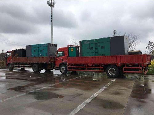 长子涂抹密封胶后，需要等待多长时间才能安装水冷式机油散热器密封件？